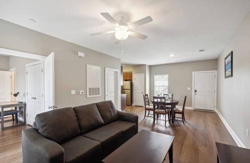 Tifton Apartment | Get comfortable and enjoy plenty of extra room at this spacious place