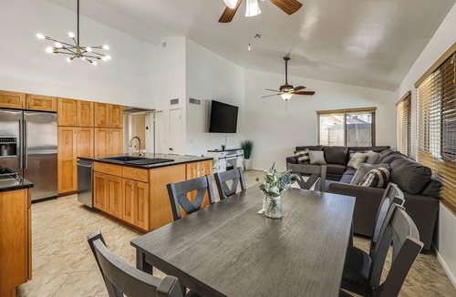 Glendale House | Glendale Entertainment Hub! Family Home w/Pool
