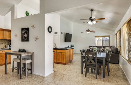 Glendale House | Glendale Entertainment Hub! Family Home w/Pool