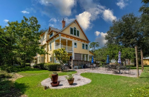 Gainesville House | GNV Downtown Estate- Sleeps 16 - Groups & Events