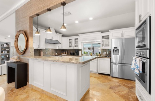 Coral Ridge House | Golden Sands Luxury Villa - 200 yards to Ocean!