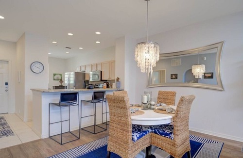 Rural Estates Villa | GOLF ENTHUSIASTS? PRESTIGIOUS VANDERBILT COUNTRY CLUB, 2 BED-2 BATH + DEN HOME