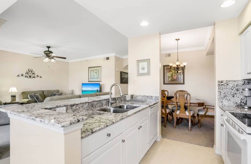 Naples Apartment | Golf Membership Available! 2 BR/2BA, Pickleball, Pools, Near Gulf Beaches