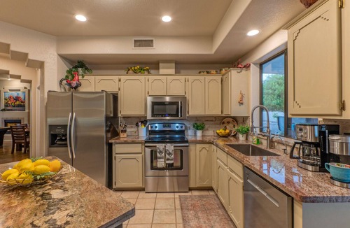 Gold Canyon House | GOLF Oasis, MT Views, Htd POOL, Spa, Putt Green, Shuffleboard, 2 Bikes, Smart TVs