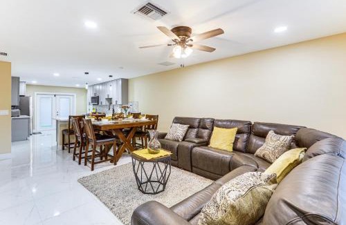 Lake Worth House | Golf, Shop & Unwind: Home 9 Mi to Ocean Inlet Park
