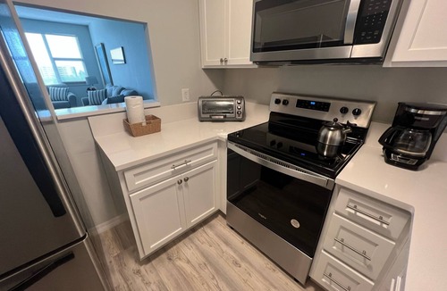 Siesta Key Condo | GORGEOUS Bay view in one bedroom Penthouse unit 5 min walk from Siesta Key Beach