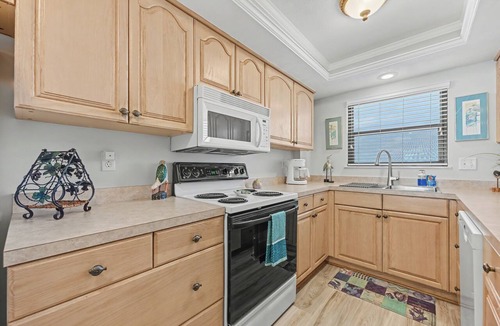Navarre Beach Condo | Gorgeous Gulf Front Beach Oasis - Emerald Surf #302