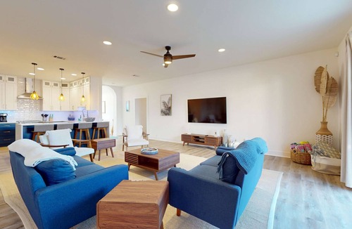 Avalon Beach Estates House | Gorgeous home with private pool and lots of outdoor space