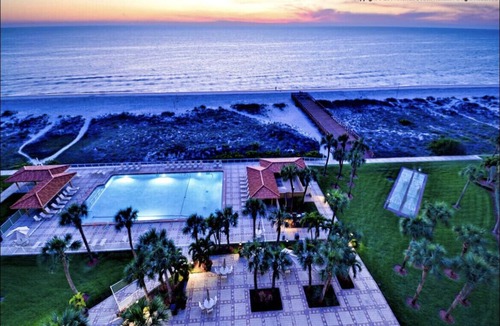 Bay Esplanade Apartment | Gorgeous Private Oceanfront Building! Affordable & Updated Spacious Studio. w/2Q