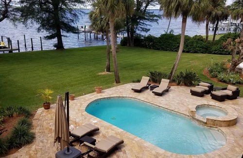 Biggar House | GORGEOUS WATERFRONT ESTATE