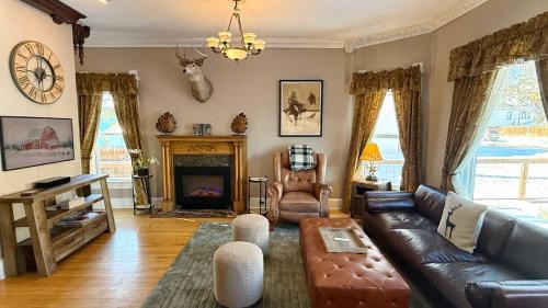 Leadville House | Governor's Mansion Guest Suites For Big Groups