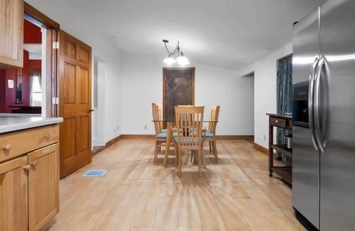 Leadville House | Governor's Mansion Main — 4BR Sleeps 8, Pool Table, Sauna, Walk to Main St