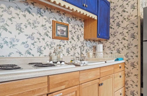Leadville House | Governor's Mansion Main — 4BR Sleeps 8, Pool Table, Sauna, Walk to Main St