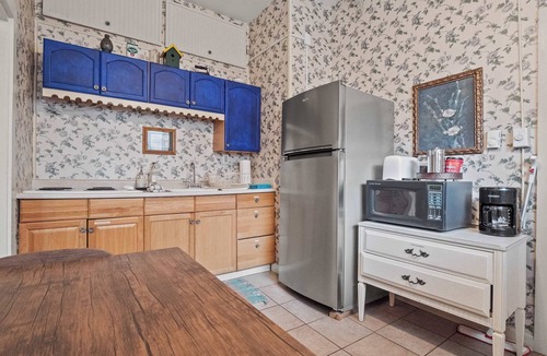 Leadville House | Governor's Mansion Main — 4BR Sleeps 8, Pool Table, Sauna, Walk to Main St