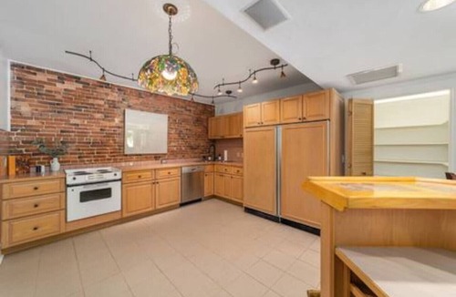 Historic District House | Grand 1920s Estate | Pool, Spa & Gym | Sleeps 16