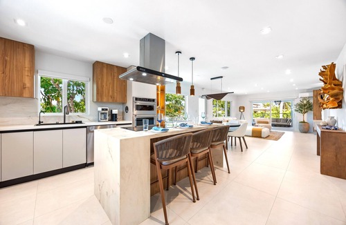 Coury House | Grand Blue Resort/4 bed rooms/120' Dock/Htd Pool/Game Room/Mini Golf/BBQ