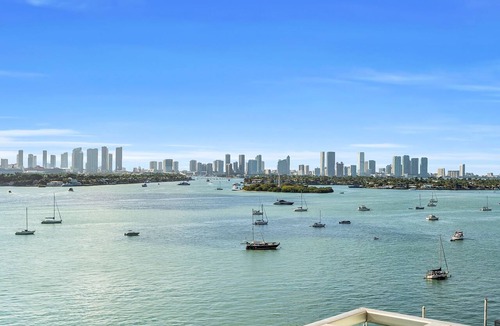 Flamingo/Lummus Apartment | Grand Deluxe High Floor Bay View Private Balcony Suite Vintage Style Design