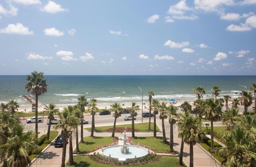 San Jacinto Hotel | Grand Galvez Resort, Autograph Collection