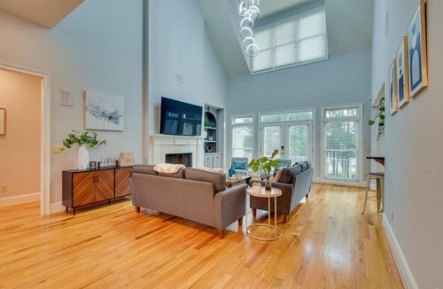 Hartwell House | Grand Lakefront Home in Hartwell w/Game Room!