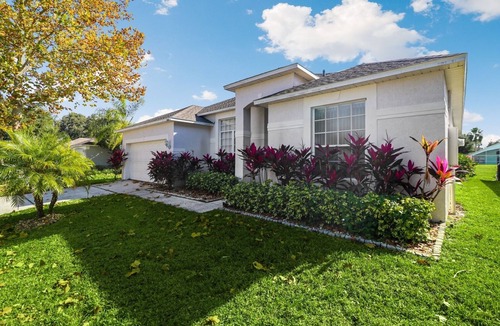 Westridge House | Grand Superior Grove 4BR Pool Home near Disney