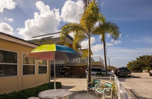 Clearwater Beach Cabin | Great Cottage 20 seconds to Beach