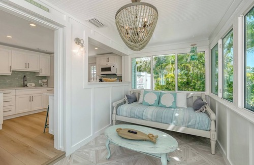 Ilexhurst Cottage | GREAT COTTAGE w/Heated Pool, Dog- See Note - Allowed | Prime Beach Location | Dog-Friendly | Sleeps 6 | Steps to Beach, Dining.