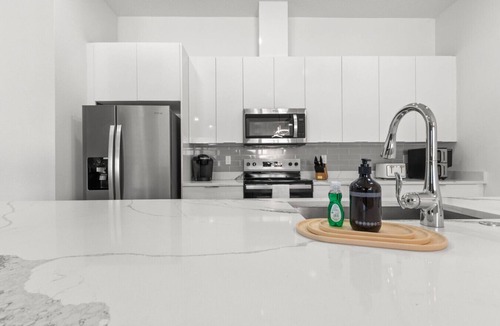 Tampa Villa | Great for Large Groups! 2 Immaculate Homes In West Tampa, Just 1 Mile from Ray-J