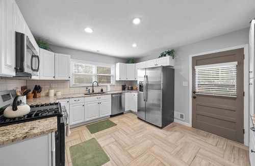 Lee's Summit House | Great Space Sleeps 13 4BR Pets Ok