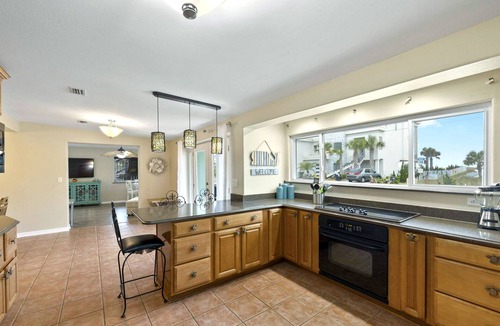 Villa Primera House | Great updated beach cottage! Just steps from the Gulf of Mexico!