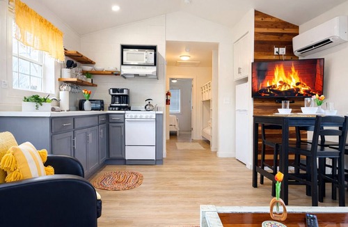 Altamont House | Greeter Falls Lodge Cottage #6