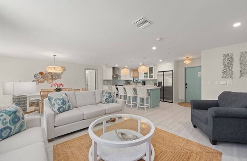 Sanibel Condo | Ground Floor Luxury on Bowman's Beach-Pool, Pickleball, Kayaks & Paddleboards