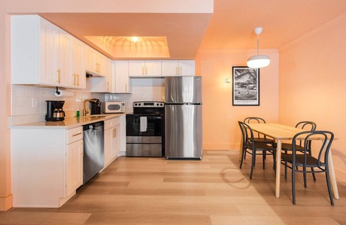 Bay Esplanade Apartment | Group Retreat Paradise | Stylish 8BR Beach Oasis