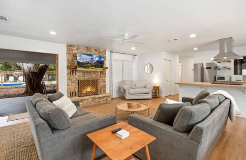 New Braunfels House | Guadalupe Cabins | 3 Cottages | Sleeps 17-23