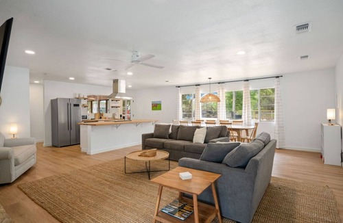 New Braunfels House | Guadalupe Cabins | 3 Cottages | Sleeps 17-23