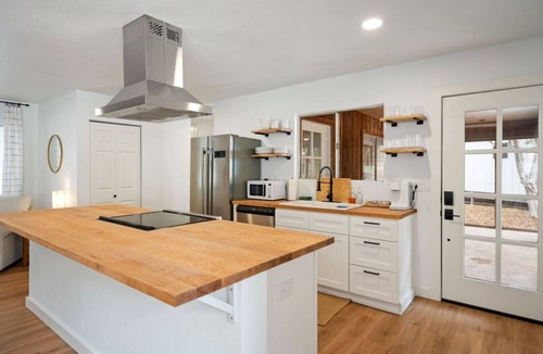 New Braunfels House | Guadalupe Cabins | 3 Cottages | Sleeps 17-23