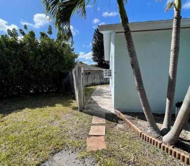 Country Club Park Apartment | Guest Haven in West Palm Beach