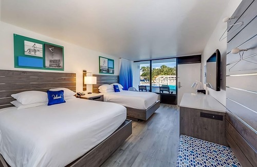 Fort Walton Beach Hotel | Gulf Breeze Escape with Pools Near Dining and Pier | 2 Units