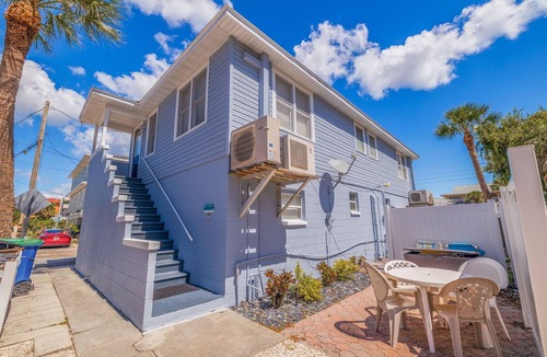 Indian Rocks Beach Apartment | Gulf Breeze Inn - Total relaxation! Modern apartment just steps to the beach!