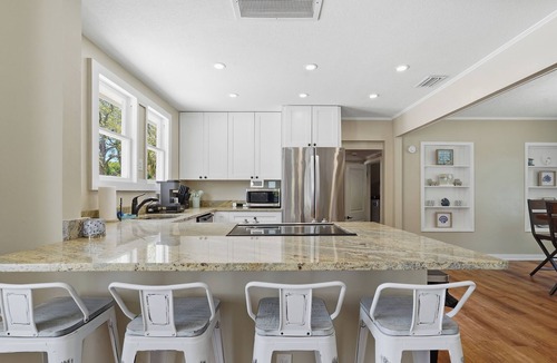 Tarpon Springs House | Gulf coast bungalow near beaches and the Sponge Docks with water front dining