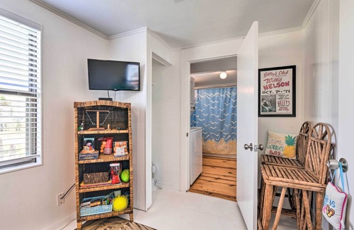 Galveston Cottage | Gulf Coast Views: Stilted Retreat in Galveston!