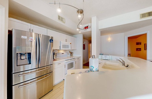 Miramar Beach Condo | Gulf-front 21st-floor condo with hot tub, pool, tennis, gym, balcony, beach view