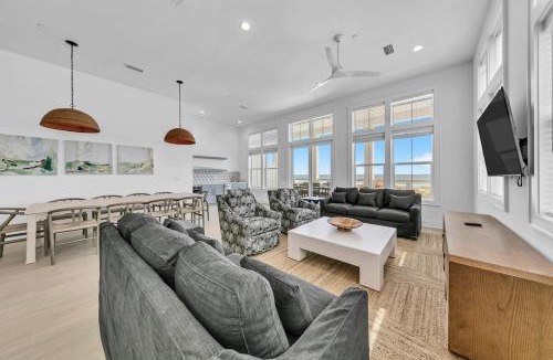 Fort Walton Beach House | Gulf Front 8 BR 6 BA Pool & Hot Tub Pickleball Fun
