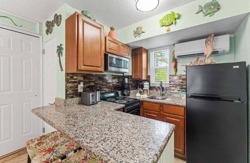 Treasure Island Condo | 🏝️ Gulf-Front Studio: King Bed Full Kitchen Heated Pool ➠ Tropic Terrace 37