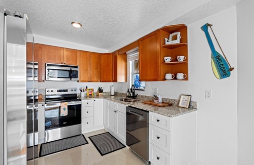 Madeira Beach House | Gulf-Side Beach House - Tiki Bar · Direct Beach Access · No Roads to Cross
