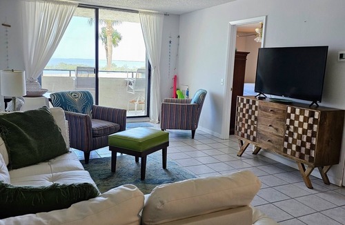 Hudson Condo | Gulf view 2-bed 2-bath condo in Hudson, 40 minutes outside Tampa, beach access