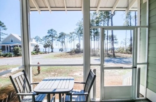 Carrabelle House | Gulf Views From Front Porch! Pet-Friendly Cottage with Kayaks & Community Pool