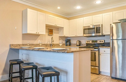 Gulf Place Condo | Gulf Views!/Steps to deeded beach and pools-shopping/dining steps from condo
