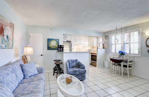 St. Pete Beach Condo | 🐚 Gulf Winds Ground-Floor Condo — Beachy Vibes & Easy Access