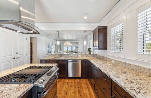 Gulf District Condo | Gulffront WaterColor Condo w/6-Seat LSV