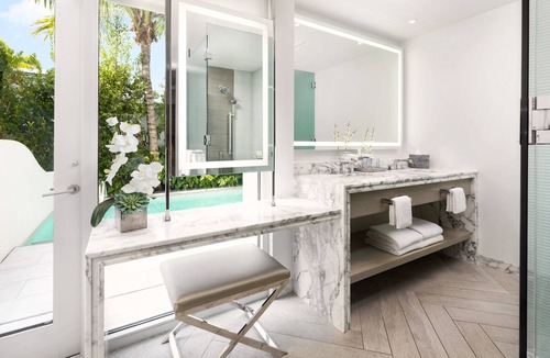 Uptown - Upper Duval Hotel | H2O Suites - Adults Only